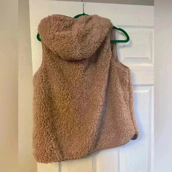 Light pink Sherpa vest size L - Picture 2 of 2